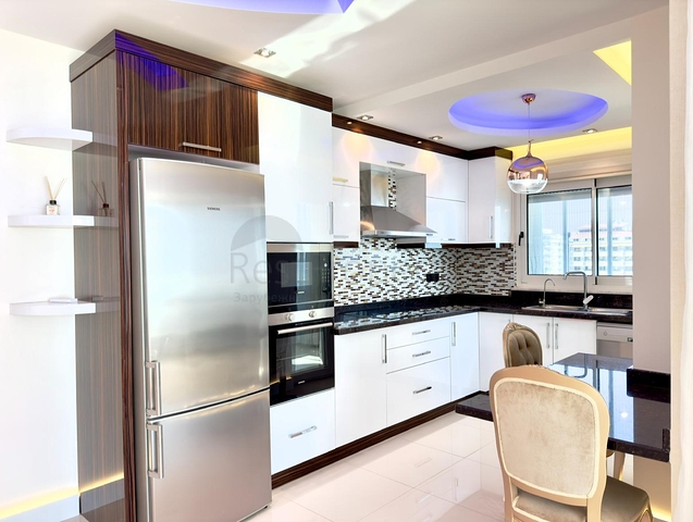 شقة في مجمع سكني على البحر في محمودلار