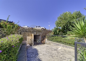 شقة 2+1 في منطقة محمودلار ، على بعد 50 متر من البحر