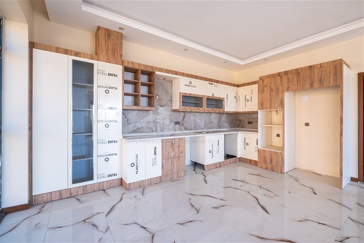 اطلالة بحر - مجمع فاخر قيد الانشاء -بالتقسيط - في مركز الانيا 