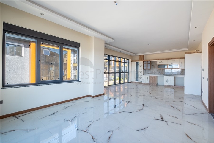 اطلالة بحر - مجمع فاخر قيد الانشاء -بالتقسيط - في مركز الانيا 