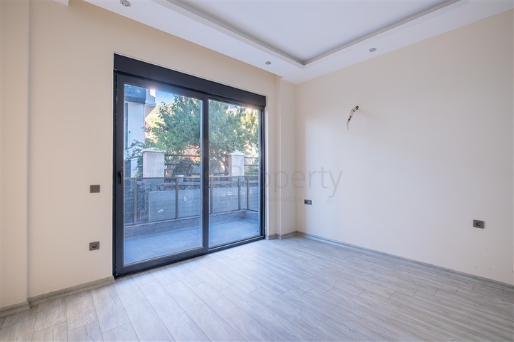 اطلالة بحر - مجمع فاخر قيد الانشاء -بالتقسيط - في مركز الانيا 