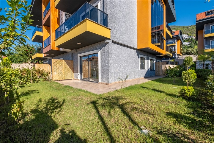 اطلالة بحر - مجمع فاخر قيد الانشاء -بالتقسيط - في مركز الانيا 