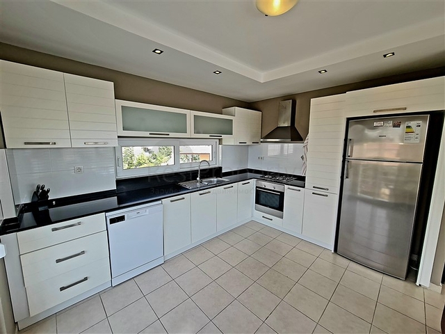 بنتهاوس مريح 3 + 1 مفروش في منطقة أوبا