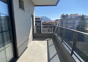 دوبلكس فاخرة -4 غرف وصالة - مفروشة بأناقة -ضمن مجمع انيق -في اوبا / الانيا 