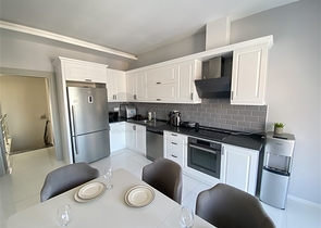 دوبلكس فاخرة -4 غرف وصالة - مفروشة بأناقة -ضمن مجمع انيق -في اوبا / الانيا 