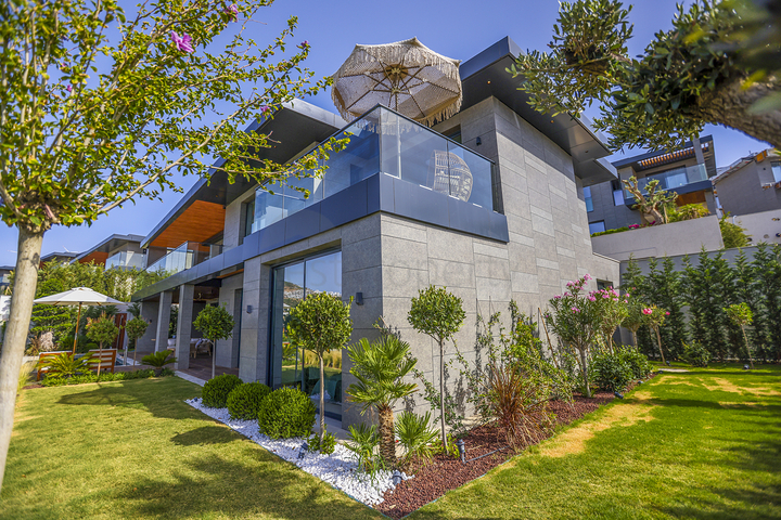 مساكن وفيلات مطلة على البحر في منطقة غيوميوشليوك