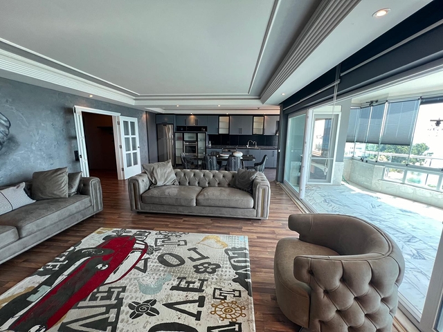 شقة 3+1 على الخط الأول في منطقة توسمور