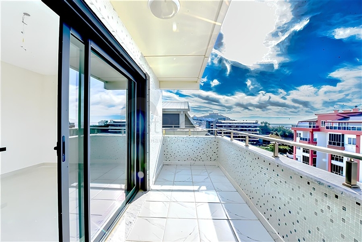 4 + 1 شقة في منطقة كارجيجاك 200 متر من البحر