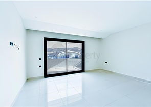 4 + 1 شقة في منطقة كارجيجاك 200 متر من البحر