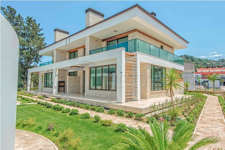 فيلا فاخرة 3 + 1 في كيمير