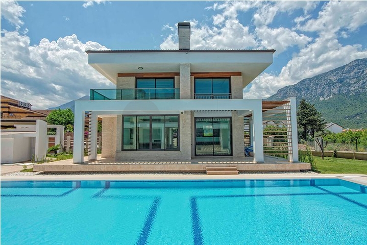 فيلا فاخرة 3 + 1 في كيمير