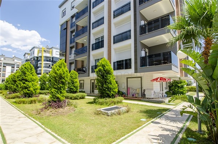 شقق فاخرة في كونيالتي بالقرب من قناة المارينا