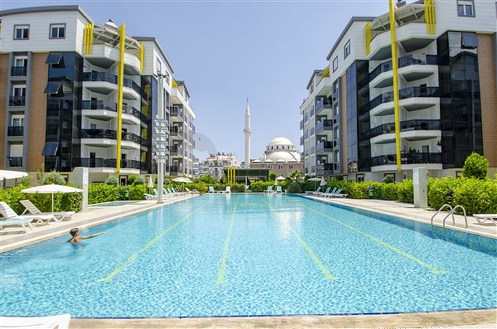 شقق فاخرة في كونيالتي بالقرب من قناة المارينا