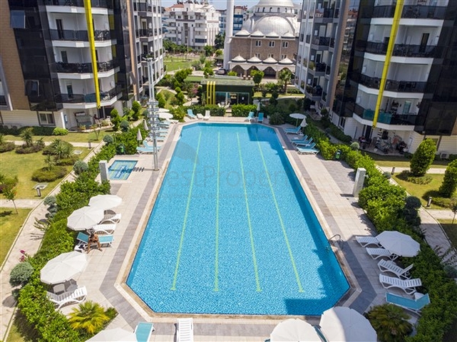 شقق فاخرة في كونيالتي بالقرب من قناة المارينا