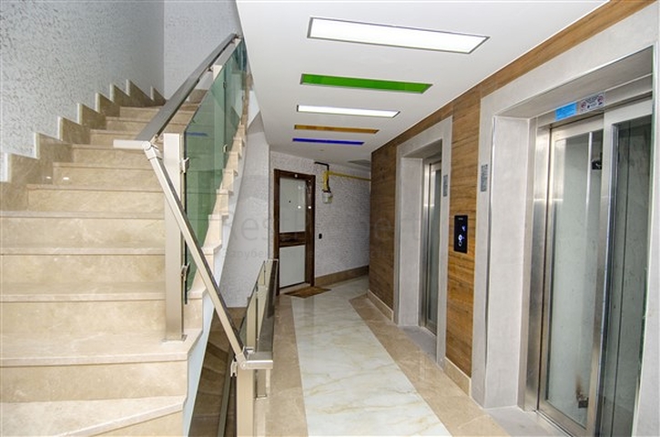 شقق فاخرة في كونيالتي بالقرب من قناة المارينا