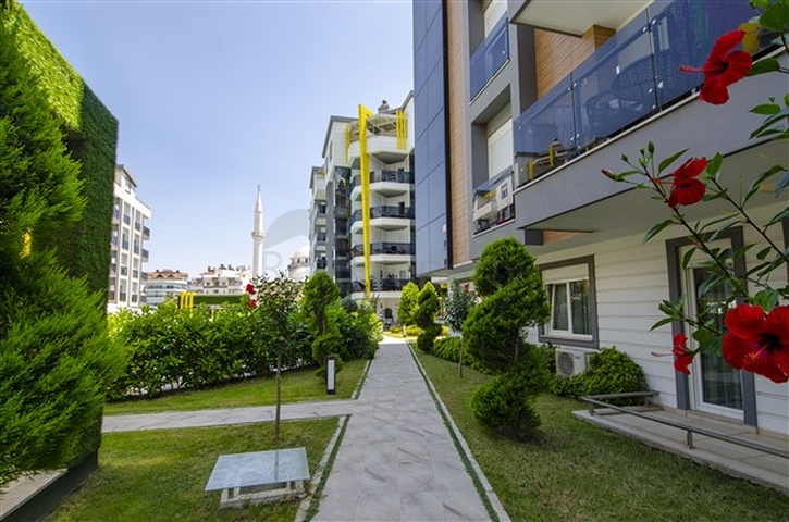 شقق فاخرة في كونيالتي بالقرب من قناة المارينا