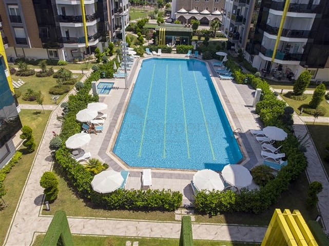 شقق فاخرة في كونيالتي بالقرب من قناة المارينا