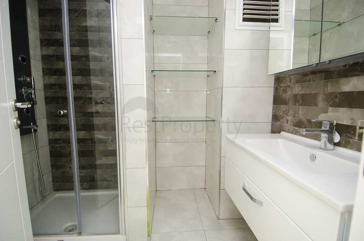 شقق فاخرة في كونيالتي بالقرب من قناة المارينا