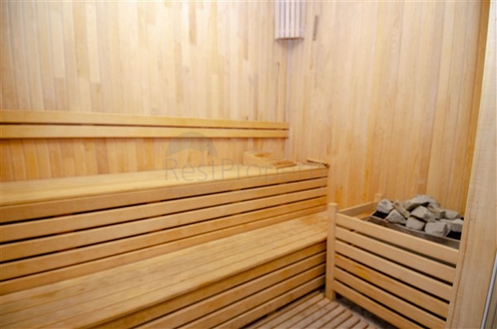 شقق فاخرة في كونيالتي بالقرب من قناة المارينا