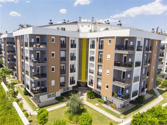 شقق فاخرة في كونيالتي بالقرب من قناة المارينا