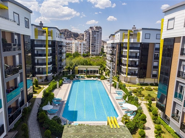 شقق فاخرة في كونيالتي بالقرب من قناة المارينا