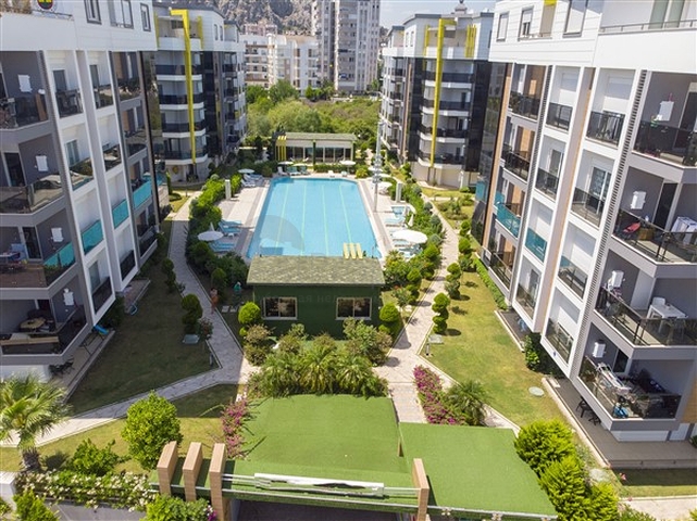 شقق فاخرة في كونيالتي بالقرب من قناة المارينا