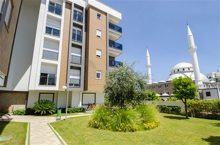 شقق فاخرة في كونيالتي بالقرب من قناة المارينا