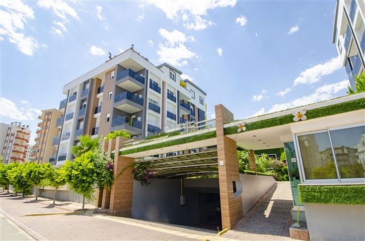 شقق فاخرة في كونيالتي بالقرب من قناة المارينا