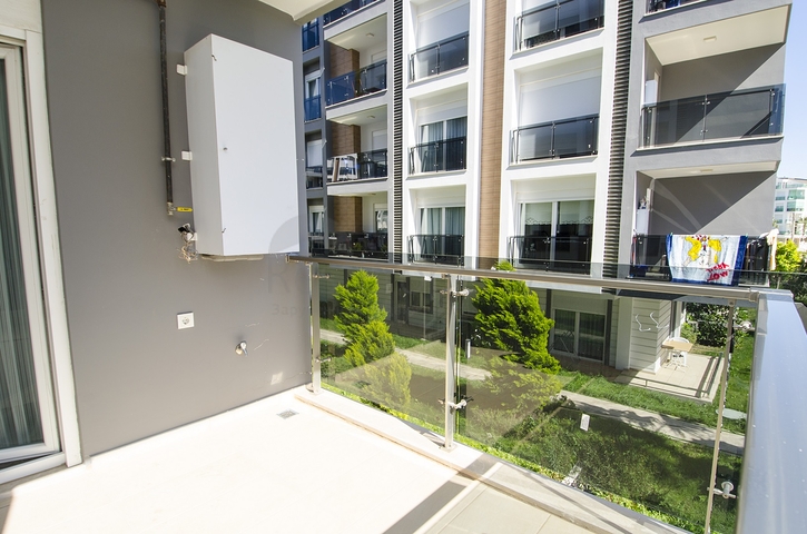 شقق فاخرة في كونيالتي بالقرب من قناة المارينا