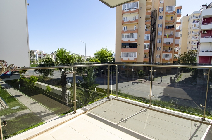 شقق فاخرة في كونيالتي بالقرب من قناة المارينا