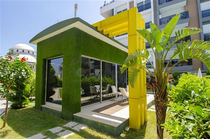 شقق فاخرة في كونيالتي بالقرب من قناة المارينا