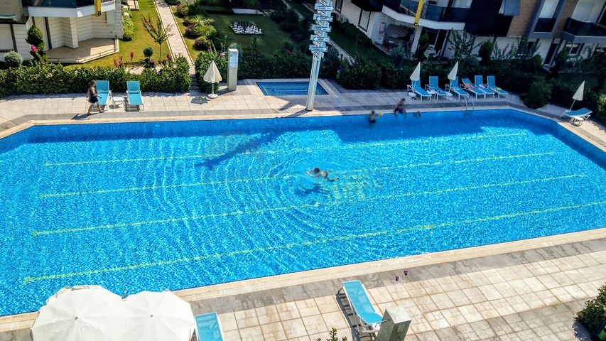 شقق فاخرة في كونيالتي بالقرب من قناة المارينا