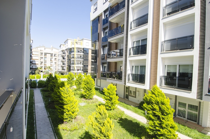 شقق فاخرة في كونيالتي بالقرب من قناة المارينا