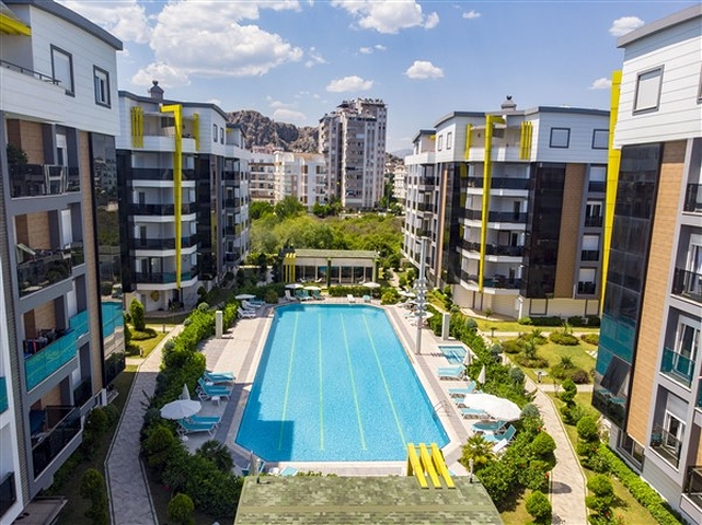 شقق فاخرة في كونيالتي بالقرب من قناة المارينا