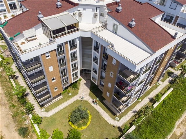 شقق فاخرة في كونيالتي بالقرب من قناة المارينا