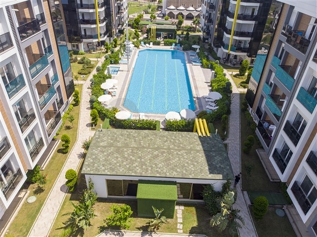 شقق فاخرة في كونيالتي بالقرب من قناة المارينا