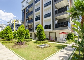 شقق فاخرة في كونيالتي بالقرب من قناة المارينا