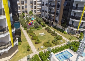 شقق فاخرة في كونيالتي بالقرب من قناة المارينا