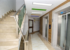 شقق فاخرة في كونيالتي بالقرب من قناة المارينا