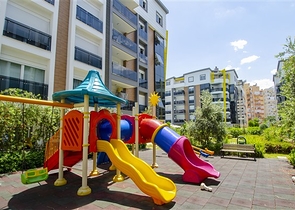 شقق فاخرة في كونيالتي بالقرب من قناة المارينا