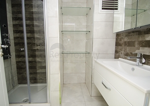 شقق فاخرة في كونيالتي بالقرب من قناة المارينا