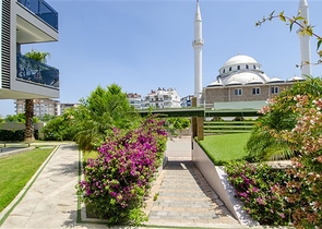 شقق فاخرة في كونيالتي بالقرب من قناة المارينا