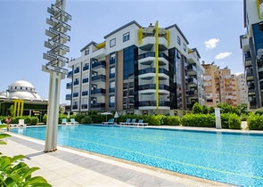 شقق فاخرة في كونيالتي بالقرب من قناة المارينا