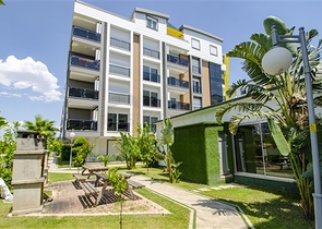 شقق فاخرة في كونيالتي بالقرب من قناة المارينا