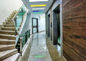 شقق فاخرة في كونيالتي بالقرب من قناة المارينا