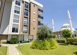 شقق فاخرة في كونيالتي بالقرب من قناة المارينا