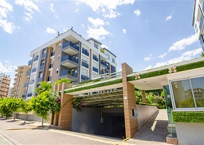 شقق فاخرة في كونيالتي بالقرب من قناة المارينا