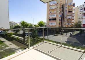 شقق فاخرة في كونيالتي بالقرب من قناة المارينا