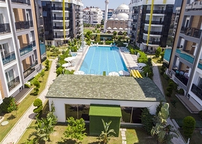 شقق فاخرة في كونيالتي بالقرب من قناة المارينا