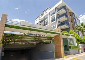 شقق فاخرة في كونيالتي بالقرب من قناة المارينا